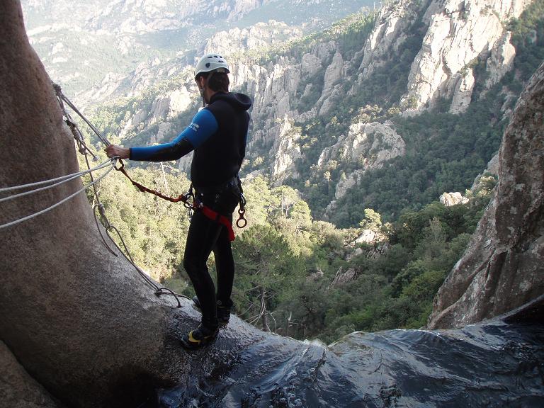 Barranquismo en Córcega. Piscia du Gallu. En la cabecera del último rápel